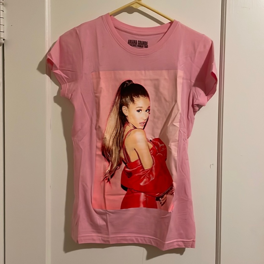 Ariana Grande dangerous woman tour merch